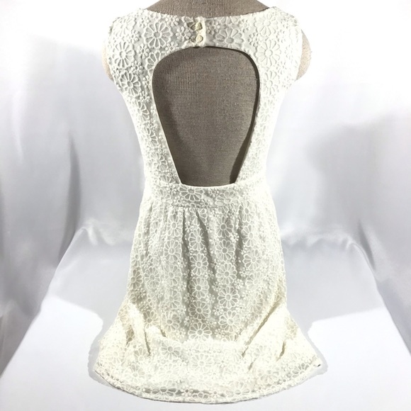 Francesca‘s Off-White Flower Cut-Out Back Dress - Picture 3 of 10